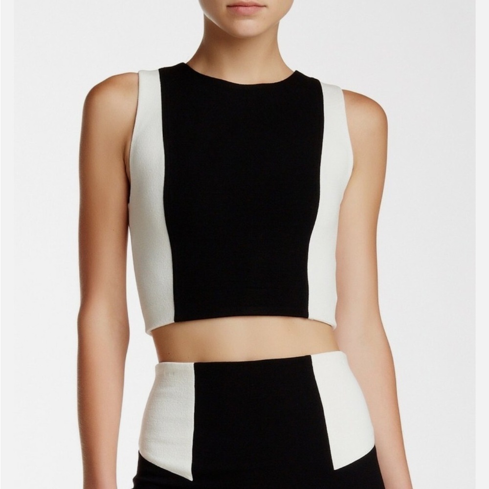 Alice and Olivia Employed Black White Fitted Cropped Top Crewneck Sz 0 NEW